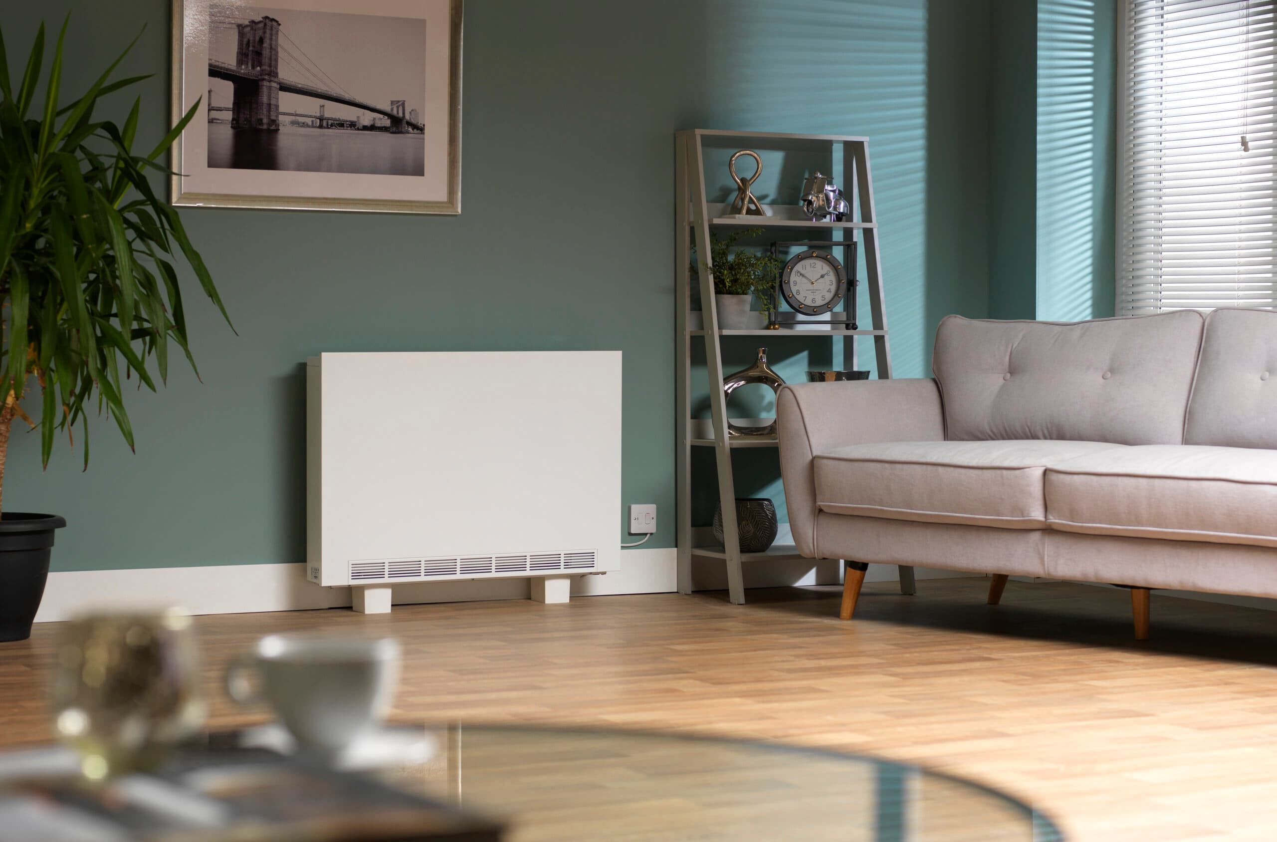 Radiateur électrique mural dans un salon moderne