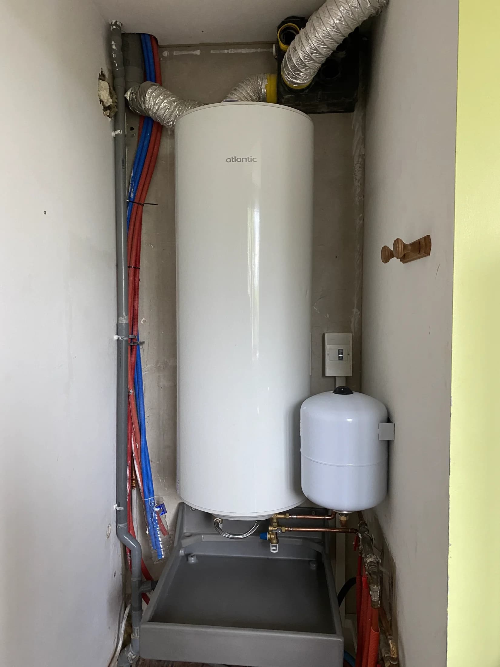 Chauffe eau électrique.